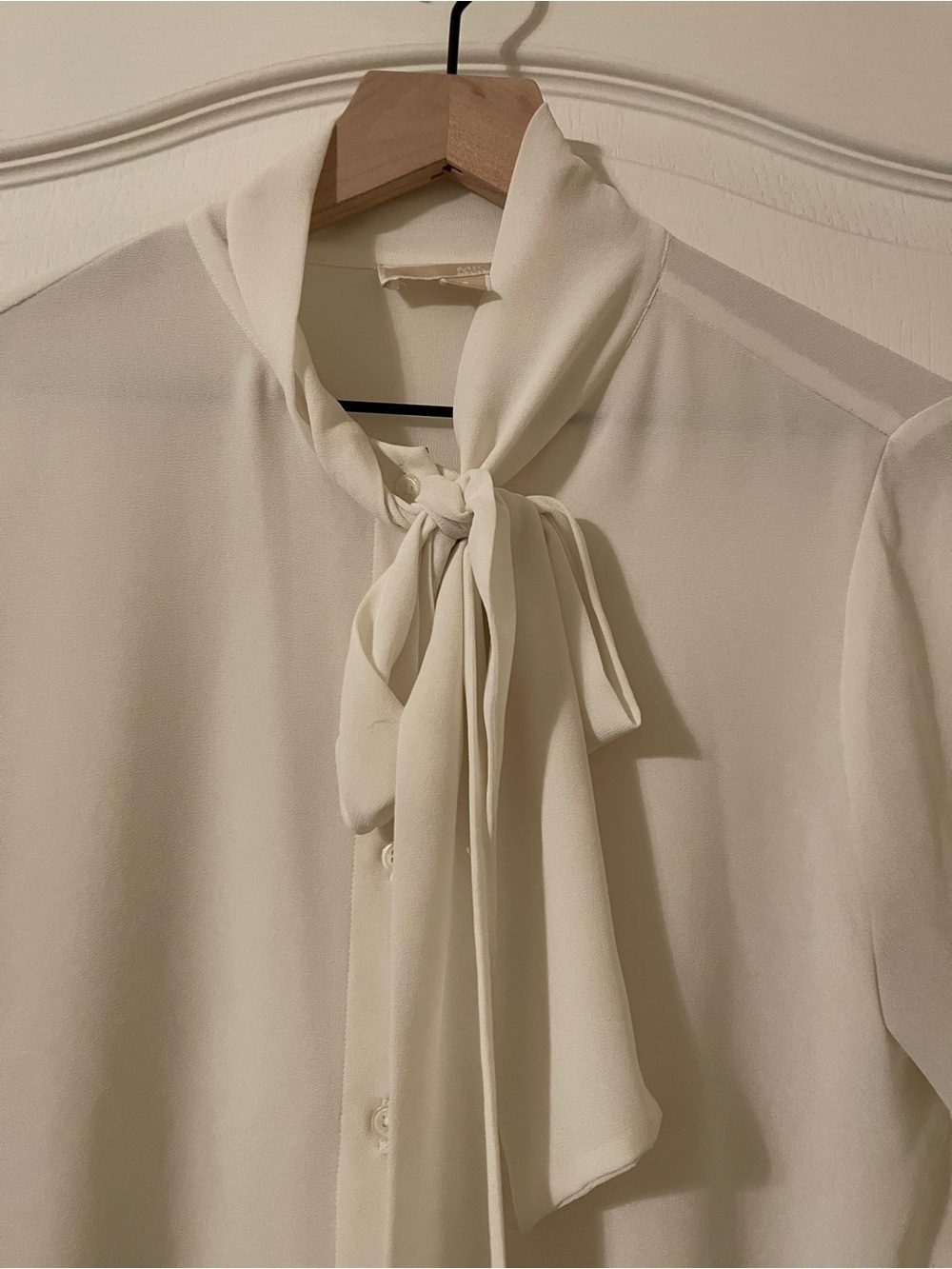 Michael Kors Elegant Cream Tie-Neck Blouse - Womens Top